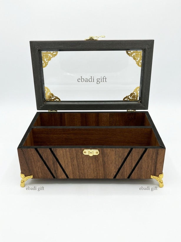 جاکارد و چنگالی چوبی